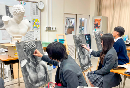 美術に特化したカリキュラム