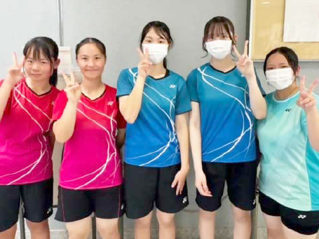 バドミントン部の活動写真