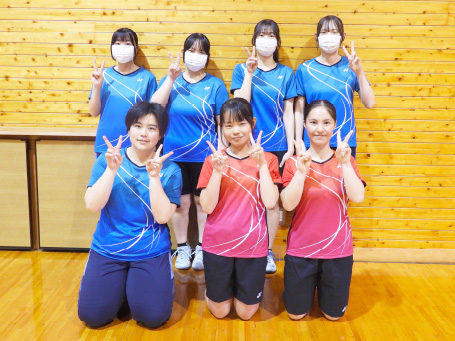 バドミントン部の活動写真