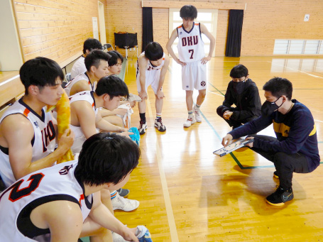 男子バスケットボール部の活動写真