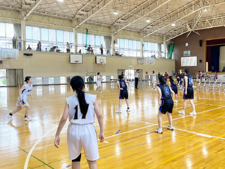 女子バスケットボール部の活動写真