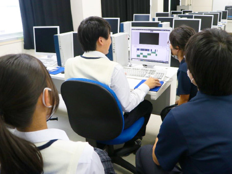 情報ビジネス部の活動写真