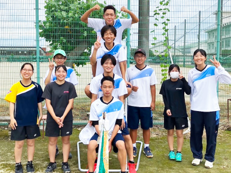 ソフトテニス部の活動写真