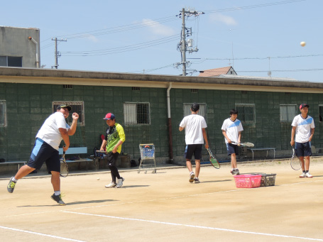 ソフトテニス部の活動写真