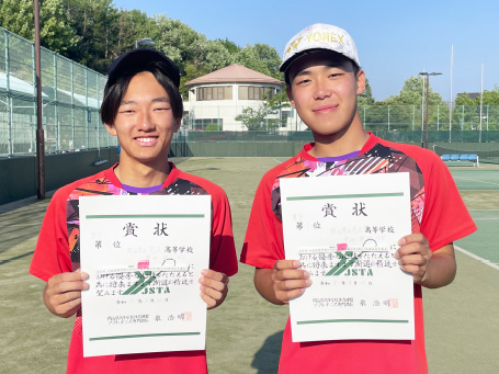 ソフトテニス部の活動写真